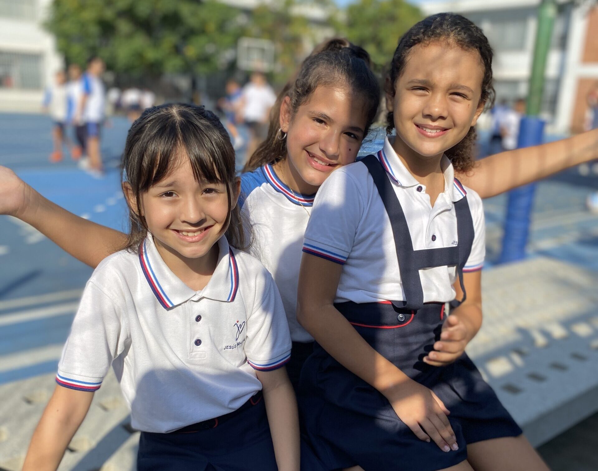 Desde 5to de primaria nuestros alumnos cuentan con una herramienta digital, chromebook, para su aprendizaje 