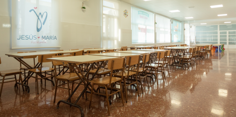 Amplio comedor con cocina propia en nuestro colegio JM Fuensanta Valencia