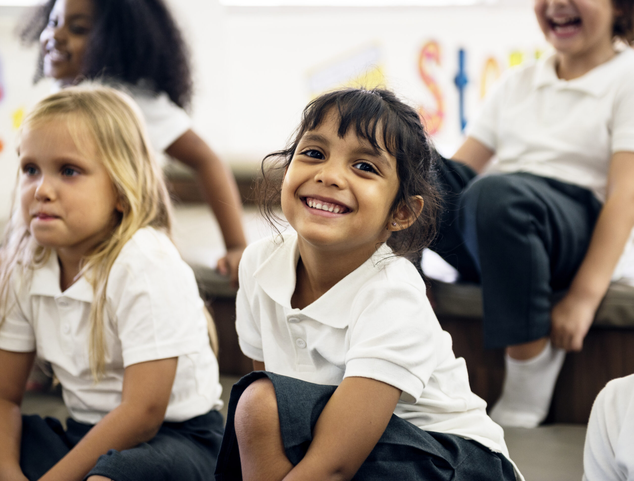 Niños de educación infantil participando en una actividad de educación emocional en el aula